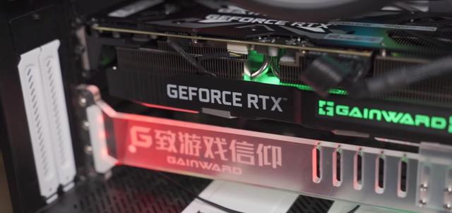 RTX3090炫光显卡评测：3+1风扇设计让野兽核心清凉有加