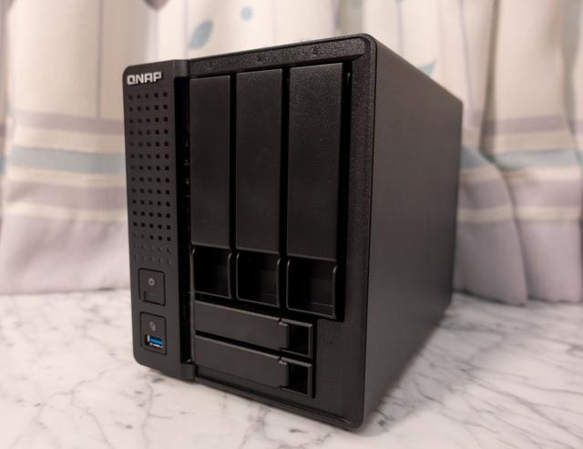 超详细Emby和Jellyfin对比！威联通TS-551：挂黑裙，转原盘如何？