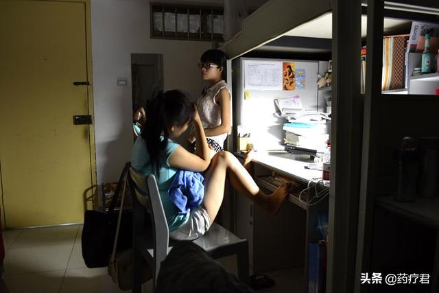 女大学生被查出巢早衰，或终身不孕，医生：与长期熬夜干这事有关