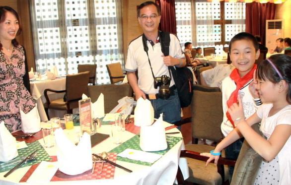 幸福的小调|孩子教养高低餐桌上见真章,这位妈妈“餐桌规距”,让娃备受夸赞