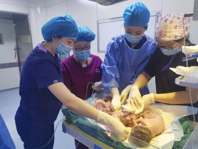 全国党媒信息公共平台■松原85后妈妈自然受孕生下三胞胎男婴 这也是长春市妇产医院今年首个“吉祥三宝”