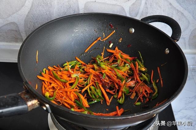 把鸡蛋做成下饭菜，天冷换个口味来配饭，味道香浓，做法简单