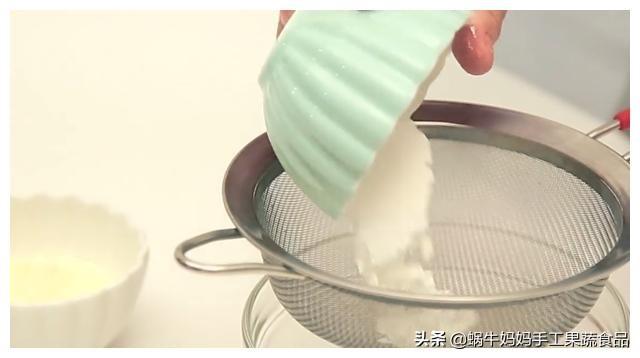 你的育儿经▲3个鸡蛋清，一盒酸奶，无水无油，教你做入口即化的宝宝酸奶溶豆