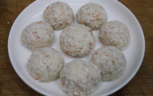 天凉应顺应时节多吃莲藕，教你做脆皮莲藕丸子，外脆里糯，很好吃