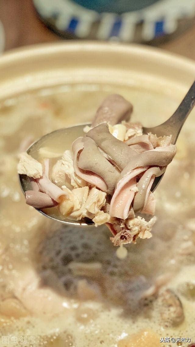 猪肚鸡汤怎么样才变白，方法很重要，掌握技巧汤白味美家人夸