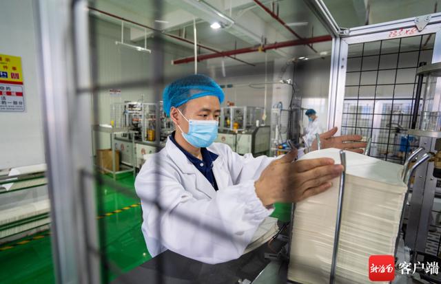 佳美|组图丨海南海口：全生物降解塑料制品企业订单增长赶工忙