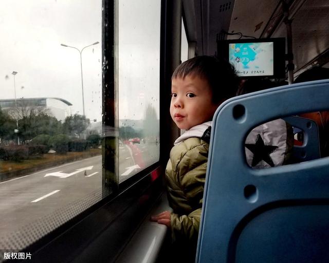 超级宝妈▲宝宝坐车会晕车怎么办？家长做好5件事能有效缓解，建议收藏备用