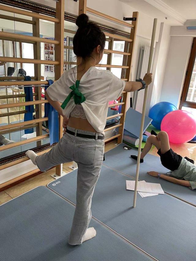脊柱|脊柱弯曲超135度，19岁女孩“矮了”13厘米
