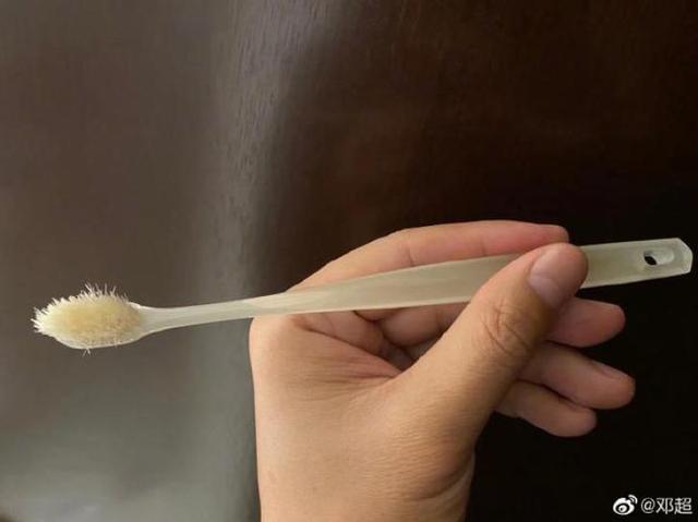 邓超称用了孙俪送的牙刷天天流血生活报