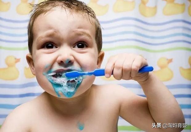 孩子又哭又闹，就是不爱刷牙，聪明的妈妈都会这样做