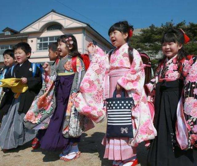 超级宝妈@日本的儿童上学不用接送？看看当地对人贩子的处罚，网友：羡慕