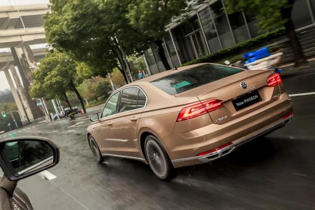 轴距3米、车长5米，配空气悬挂！新辉昂颇有意思