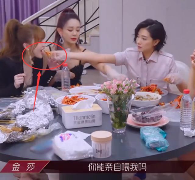 村口西凉花|金莎才是《浪姐》团宠:海陆为她剥虾,看到万茜举动,我羡慕了