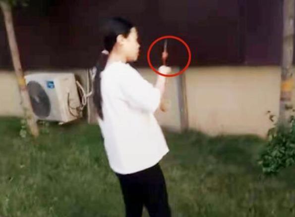 #超级宝妈#“我去倒垃圾”孕妈下楼半个小时未回,老公出门找到时哭笑不得