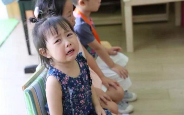 「超级宝妈」＂请别给女孩穿裙子＂，幼儿园老师这样回答：＂除了臭美没任何好处＂