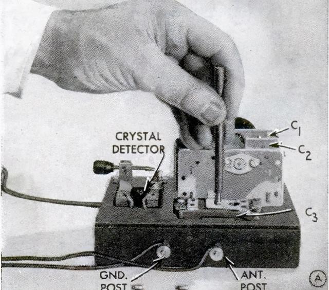 「无线电史话」1945年具有双调谐电路高选择性矿石收音机套件