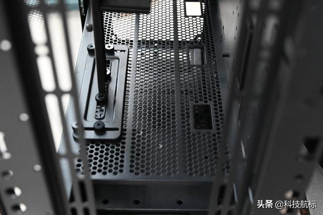 灵活设计任意改造，双面开门更易用，Tt曜越挑战者H6机箱体验