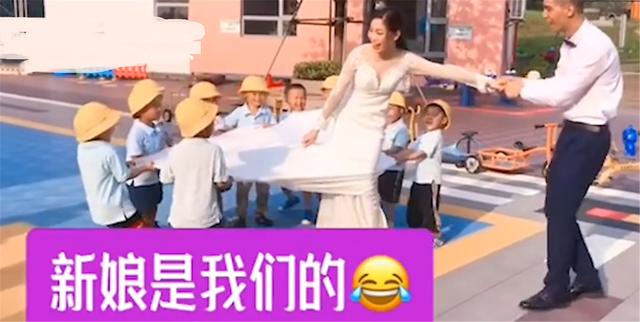 你的育儿经|老师悄悄结婚，幼儿园小朋友们参加婚礼拍照，网友：老师太幸福了