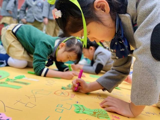 春天到，荷花池幼儿园小朋友为地球充“植”啦