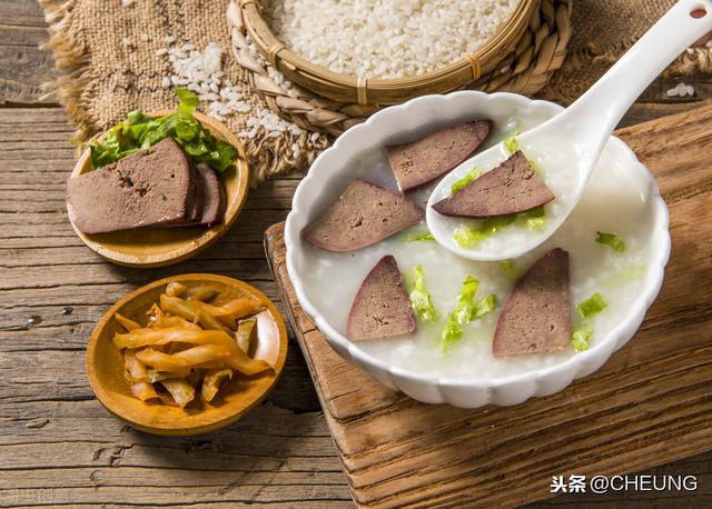 瘦肉猪肝粥，美味营养的家常美食，软糯香甜好吸收，老少都喜欢
