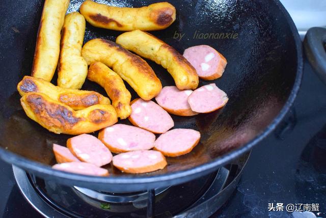 早餐主食别老是包子馒头，卷个饭团当早餐，孩子吃得可香了