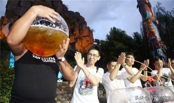 男子次喝7斤白酒成瘾，妻离子散痛苦不已，曾在酒桌“送走”8人