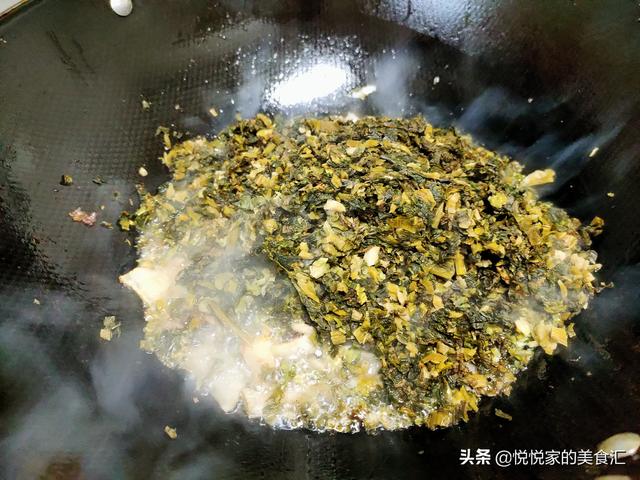 冬天家人就爱吃这菜，6元一斤比豆角干好吃，简单一炒比炖肉馋人