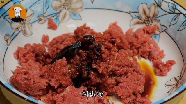 牛肉饺子好吃有诀窍，教你饭店不外传饺子馅配方，鲜嫩多汁超好吃