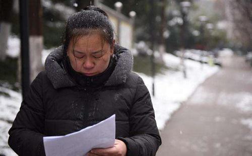 婴儿潮依旧没来，专家大胆建议：放开三胎生育！网友懵了