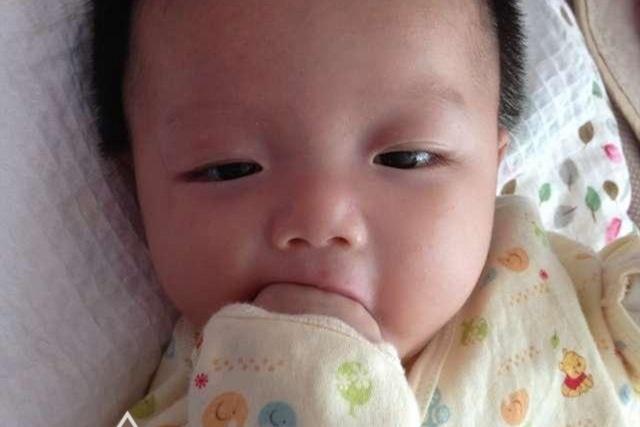 「超级宝妈」宝宝总吃手是因为饿吗？可能是这些原因引起的，宝妈别误会弄错了