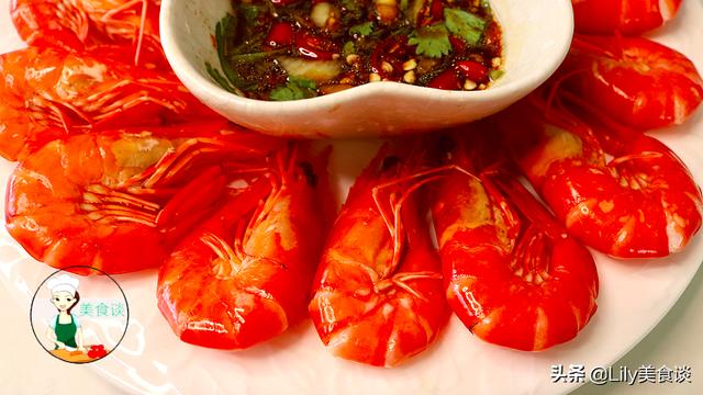 煮白灼虾时，沸水下锅就错了，大厨教你一招，虾肉鲜嫩多汁又不腥