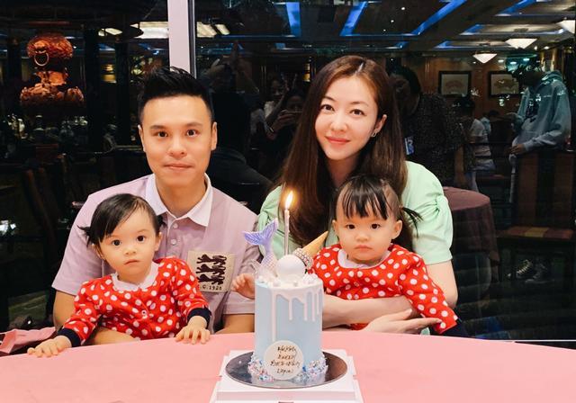 影视交流地|熊黛林晒双胞胎画作风格迥异,妹妹长势喜人已高过姐姐