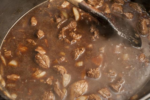 不管炖牛肉还是炖羊肉，记得多放2味料，肉质快速软烂，没腥味