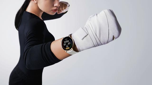 环球网：春夏时尚穿搭必备单品，华为Watch GT2新色来袭