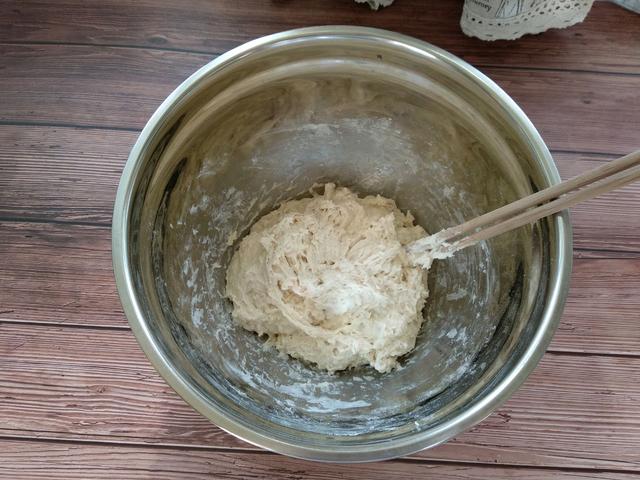 爱吃牛肉馅饼不用去买，按照此法自己做，薄皮大馅不油腻