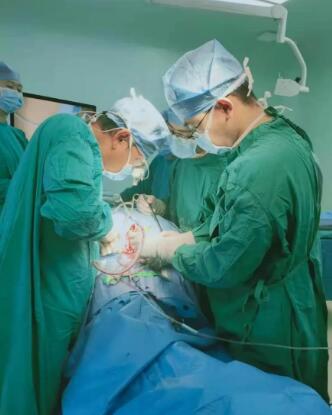 患者|山东大学齐鲁医院（青岛）为又一例颈椎后凸患者成功手术