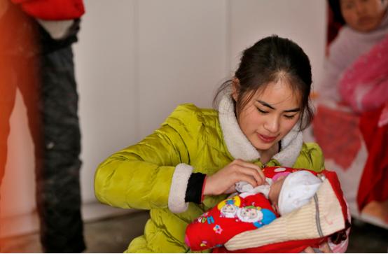 【超级宝妈】医生劝诫：孩子睡前，宁饿着也不要吃这5样食物，易积食、生长慢