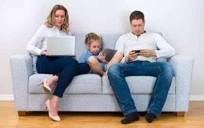 超级宝妈：孩子爱玩手机？家长可以试试这2个方法，帮孩子戒掉“手机瘾”