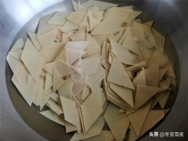 冬季家常，白菜这样搭配炒，不用放肉也好吃下饭