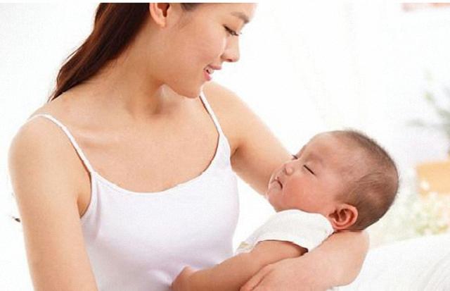 「你的育儿经」婴儿1个月,3个月,6个月应该怎么抱?父母应该了解