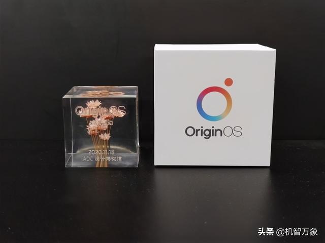 OriginOS实物邀请函亮相 两种花会带来什么？拭目以待吧