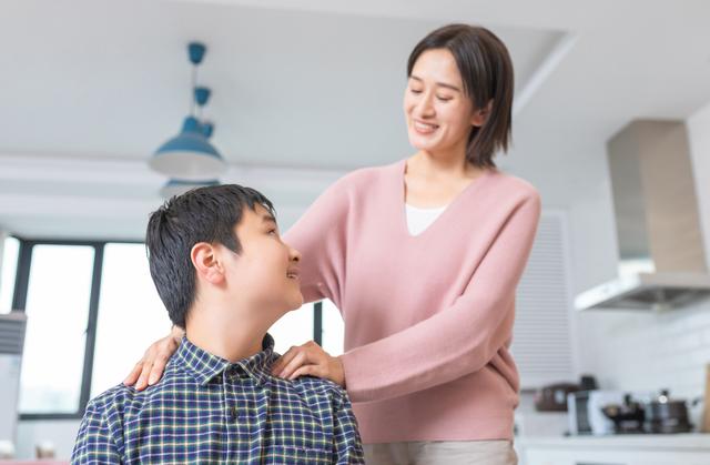 「你的育儿经」李玫瑾建议：养育男孩，家长越“舍得”3件事，孩子以后越有本事