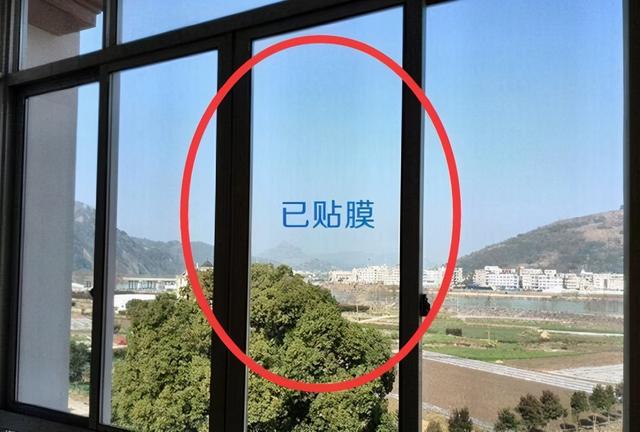 新房不一定要装窗帘，如今流行这种“膜”，隐秘性好而且又便宜