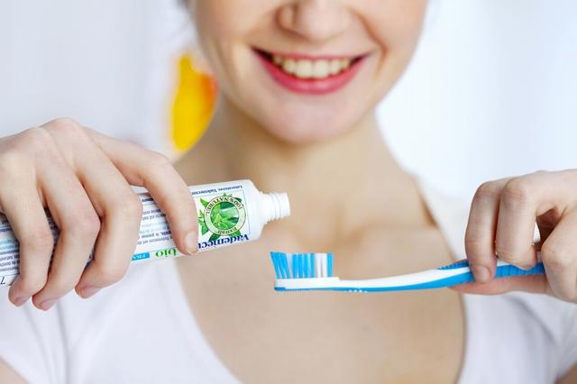 口舌生疮，反反复复，引发口腔溃疡的6个不良因素，尽量改掉它们