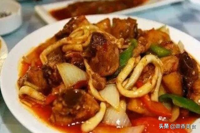 做黄焖羊肉时，焯水还是直接爆炒，方法正确，做出来比炖羊肉还香