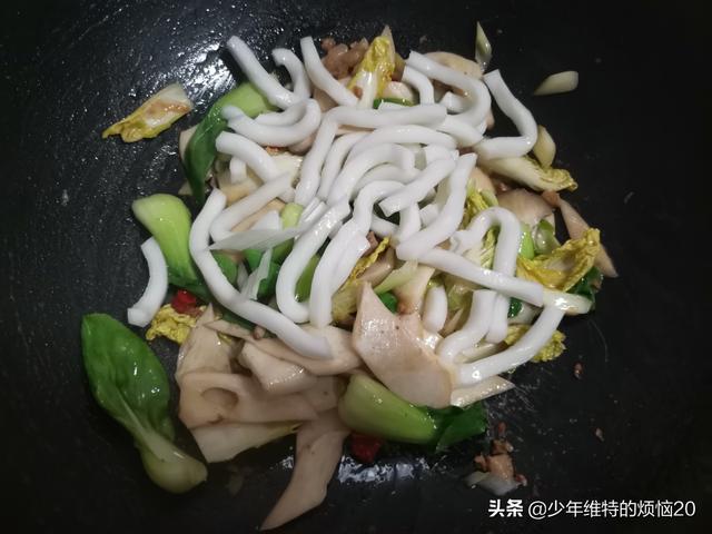 天冷了，此菇别错过，简单搭配出锅快，实惠又下饭，好吃不怕胖