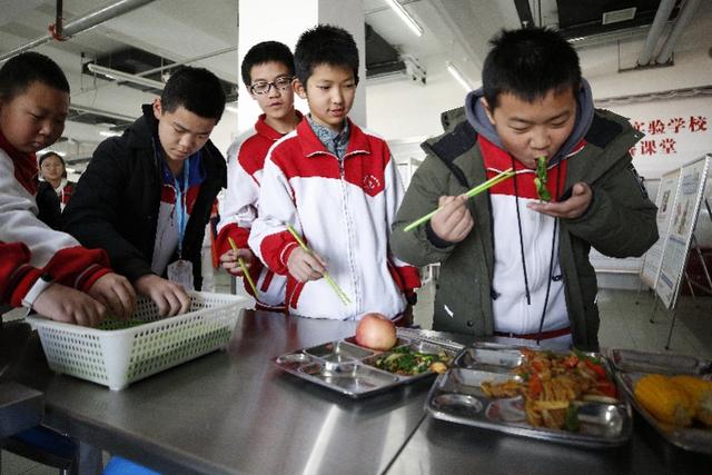 成年居民过半超重肥胖，疾控专家建议鼓励生产低油低糖食品