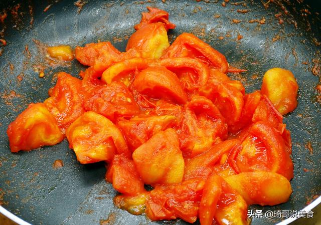 炒西红柿鸡蛋，先炒鸡蛋还是西红柿？顺序弄错了，营养味道差不少