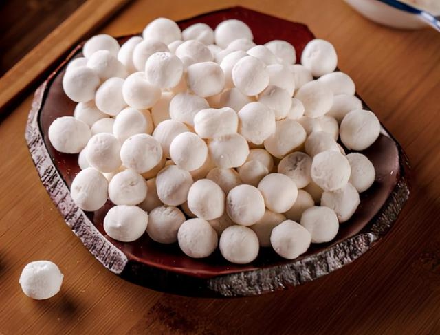 冷天，别只会喝羊汤骨汤，这“三红汤”我家常喝，清甜暖胃还暖身