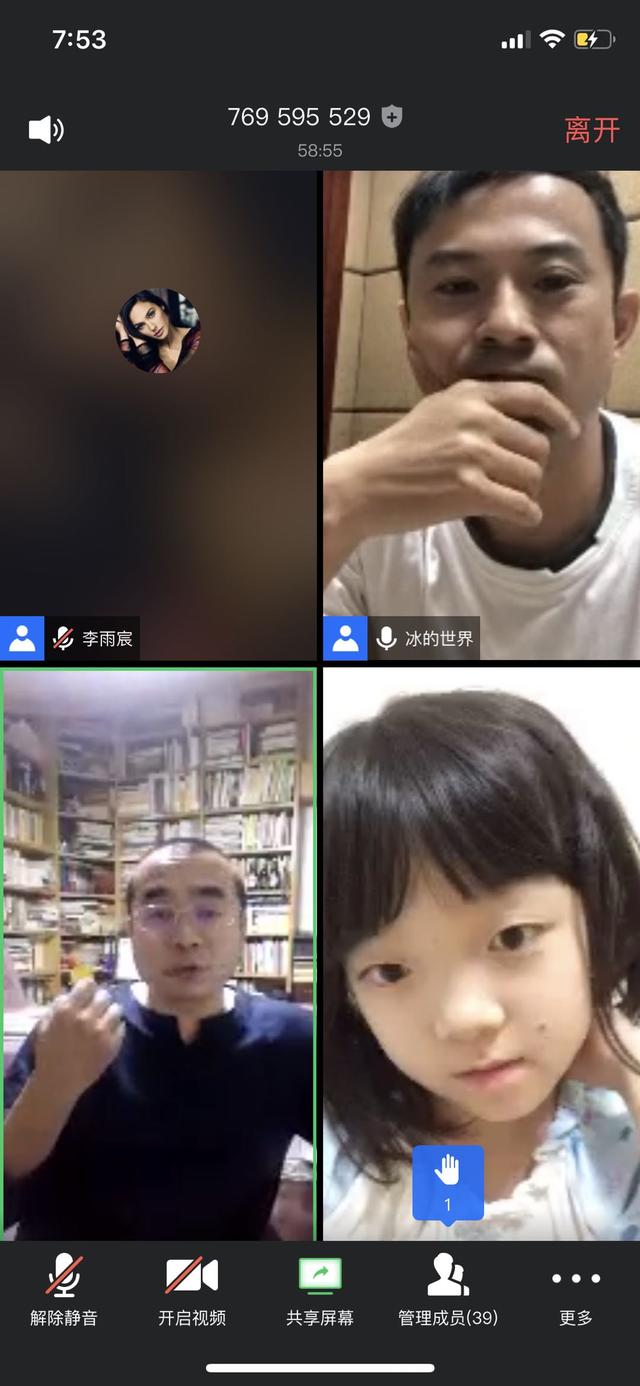 北京日报客户端|“六一”书市探访：童书销售火爆 小读者回归书店